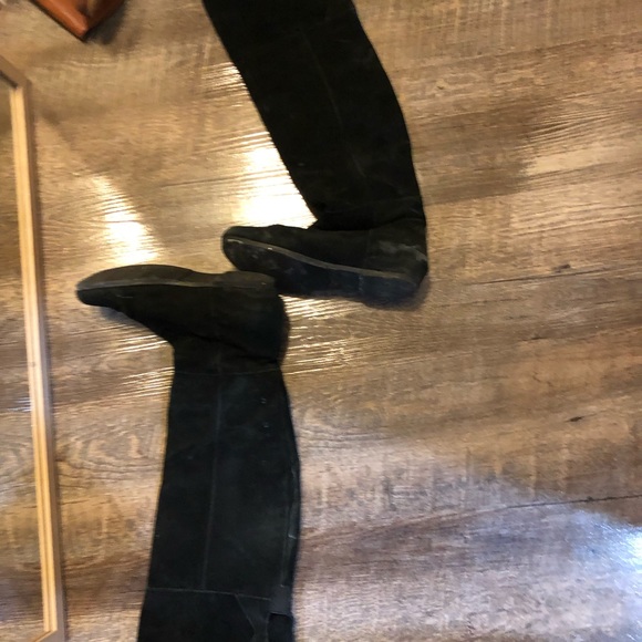 Black suede boots. - Picture 6 of 6